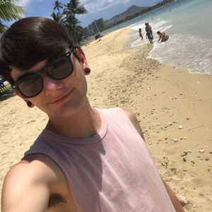 Meet your Posher, Travis